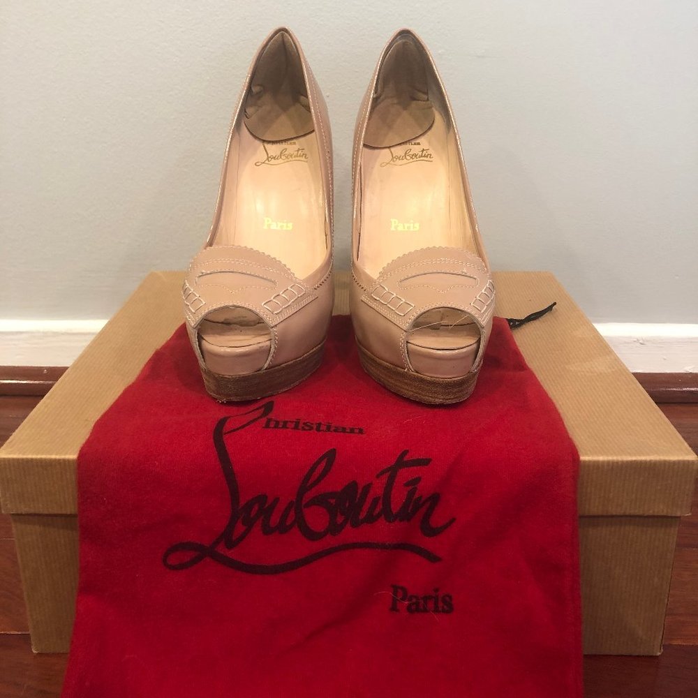 Chic Chirstian Louboutin peep-toe pumps